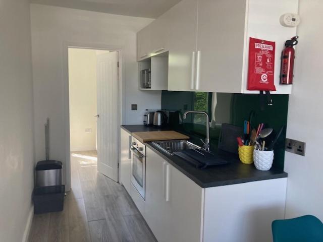 The Salt Box- Lovely Refurbished Annexe, Free Parking, Walk To Porth Beach. Saint Columb Minor ภายนอก รูปภาพ