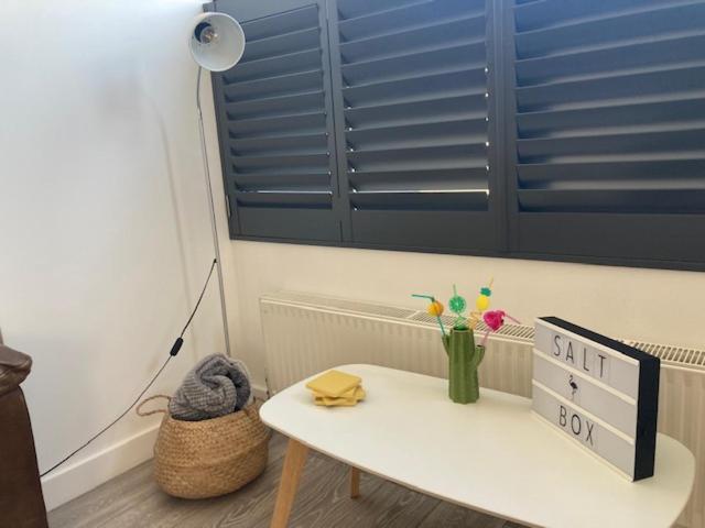 The Salt Box- Lovely Refurbished Annexe, Free Parking, Walk To Porth Beach. Saint Columb Minor ภายนอก รูปภาพ